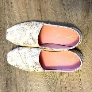TOMS Size 7.5
